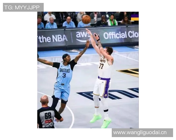 东契奇神勇表现三分球与突破上篮齐发力已砍下23分助球队争胜 东契奇神勇表现三分球与突破上篮齐发力已砍下23分助球队争胜