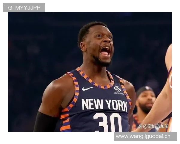 兰德尔全能表现助球队大胜19分10板12助攻正负值高达43 兰德尔全能表现助球队大胜19分10板12助攻正负值高达43