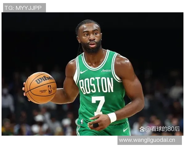 杰伦布朗三节狂砍30分5篮板助力球队进攻势头强劲 杰伦布朗三节狂砍30分5篮板助力球队进攻势头强劲