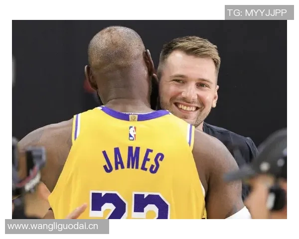 东契奇与里夫斯联手发威詹姆斯是否会影响他们的表现引发热议