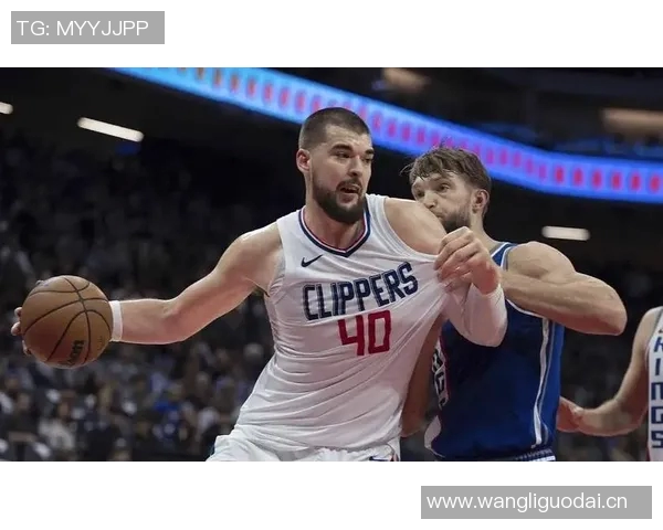 卢教练分析祖巴茨表现受限原因强调魔术防守让其难以发挥优势 卢教练分析祖巴茨表现受限原因强调魔术防守让其难以发挥优势