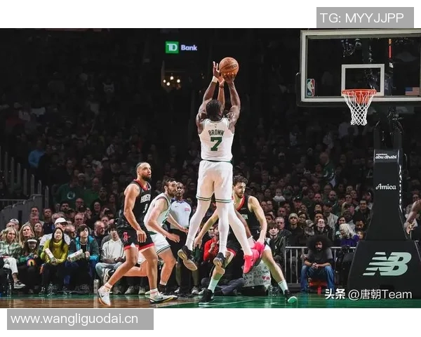 火箭罚球次数远超绿军马祖拉强调需适应对手习惯以减少犯规 火箭罚球次数远超绿军马祖拉强调需适应对手习惯以减少犯规