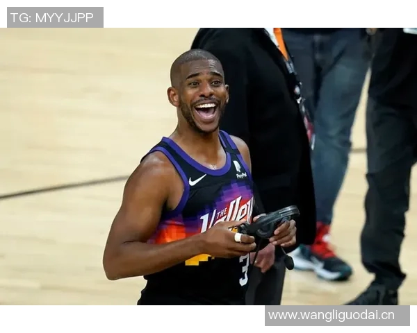 保罗早晨跑步保持自律精神焕发与媒体人见面状态良好