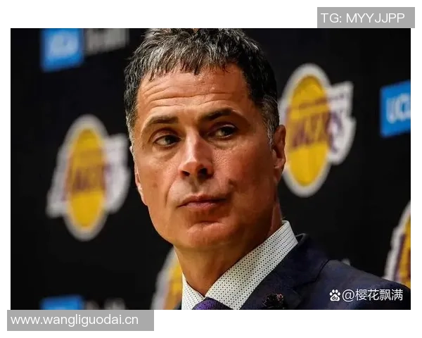 湖人队备战明年休赛期今年小修小补不做大交易引发球迷热议