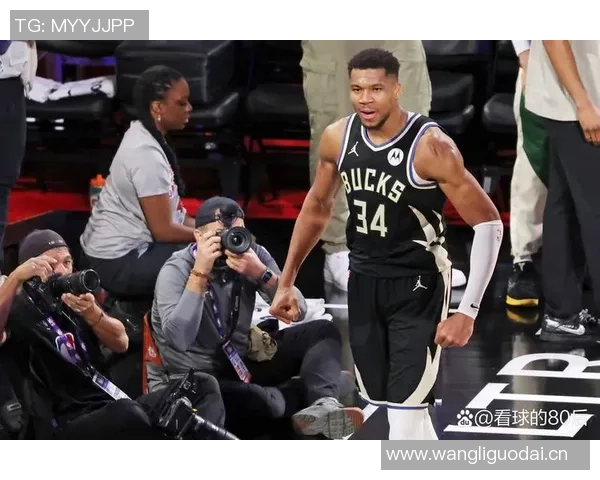 裁判明确表示比赛用球归雄鹿所有其他队员无权干涉此事