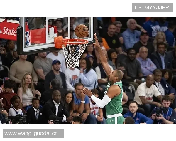 克莱复苏状态回暖表现出色10投5中斩获15分5篮板3三分球