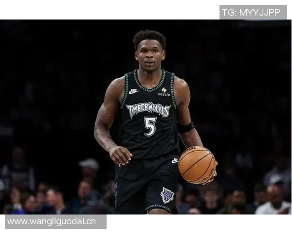 爱德华兹首节火力全开半场高效得分助球队继续进攻展现强大实力